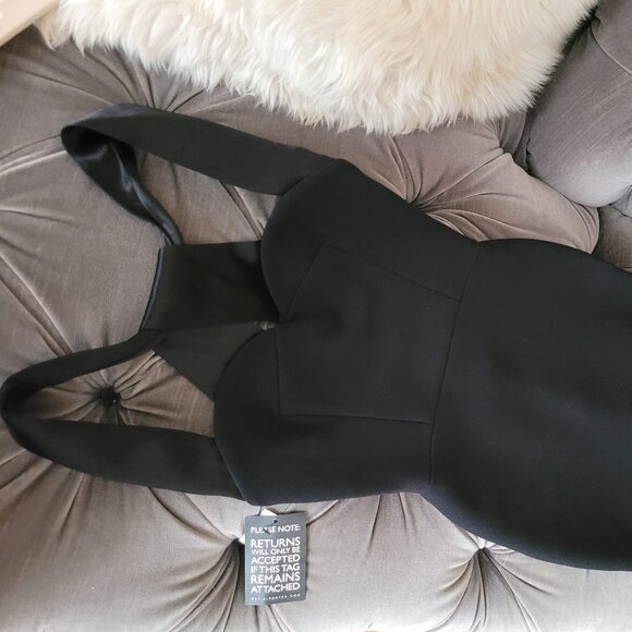 VICTORIA BECKHAM
Matte Crepe Cross Back Cami Fitted Dress. Size UK 6. - Picture 10 of 14